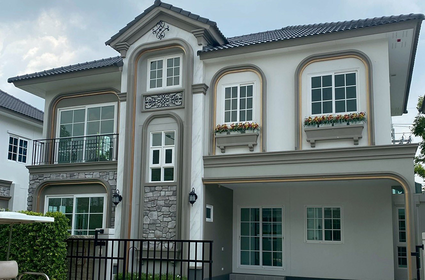 House with Shared Pool in Bangnatrad